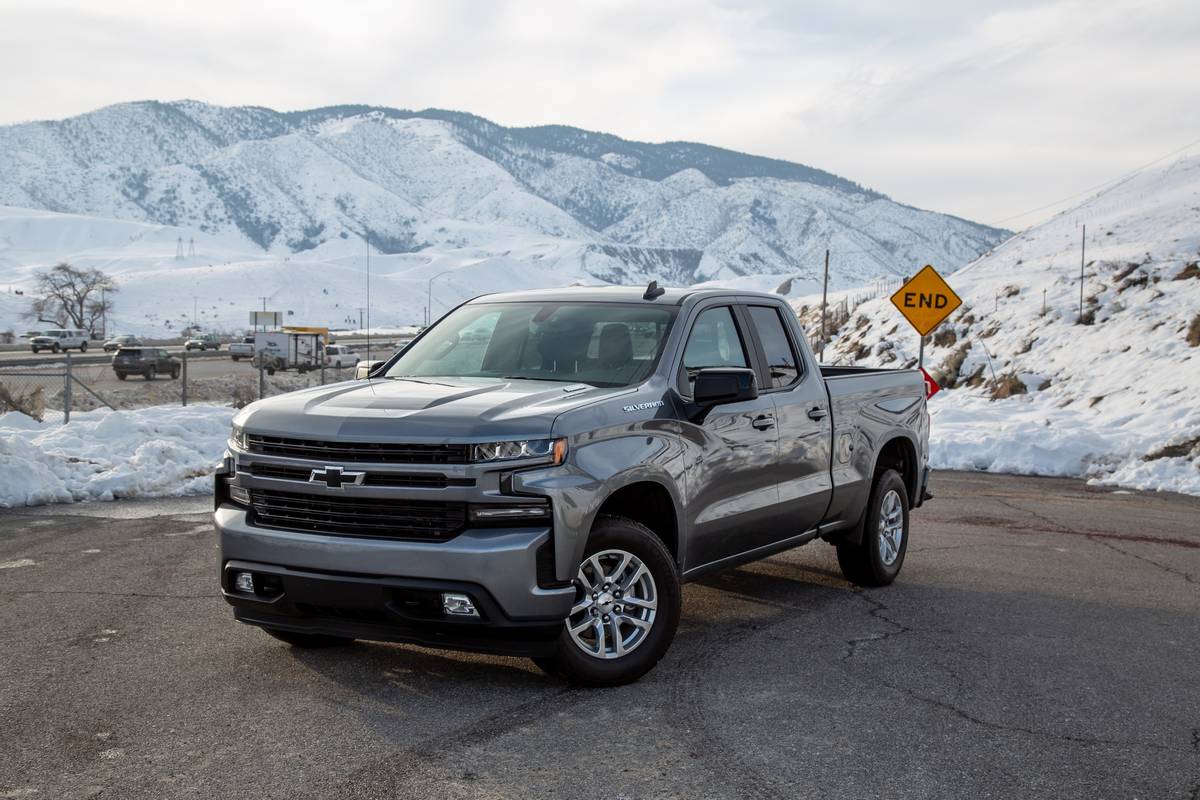 chevrolet-silverado-1500-rst-2020-01-angle--exterior--front--grey--mountain--snow.jpg