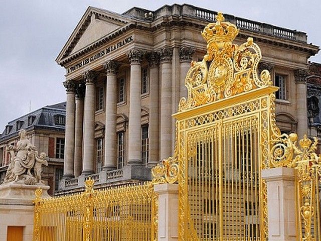 Palace-of-Versailles-Gates-1.jpg