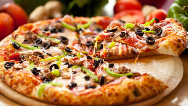 header_image_Article_Main_Fustany_Homemade_Pizza_Recipe.jpg