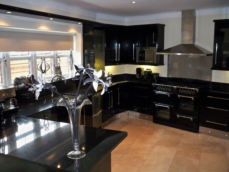 Black_Kitchen_cabinets_design.jpg