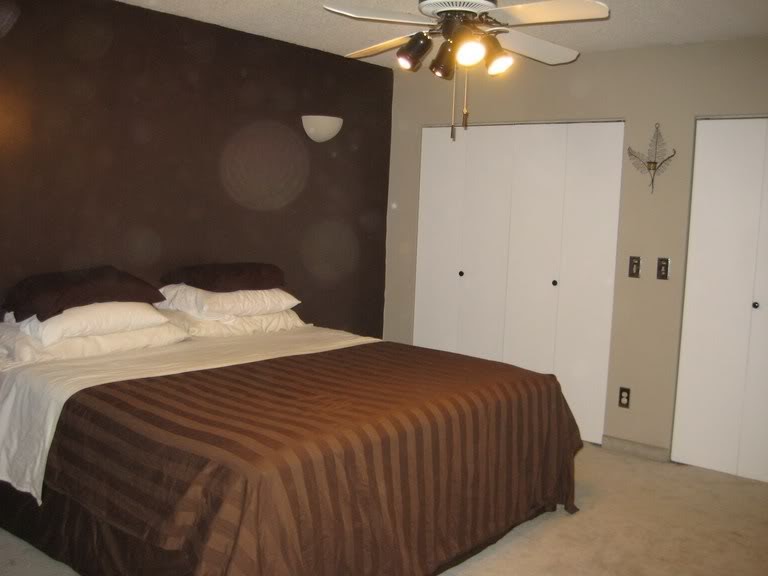 bedroom-with-brown-wall-paint-9-2019.jpg