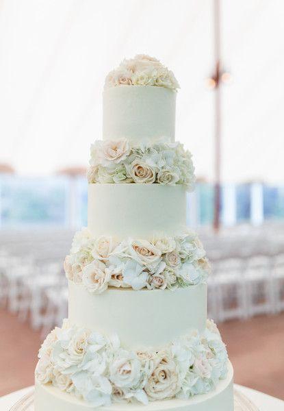 white_wedding_cake_11.jpg