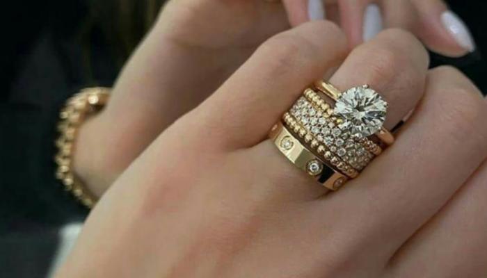 135-175736-latest-fashion-engagement-ring-2021_700x400.jpg