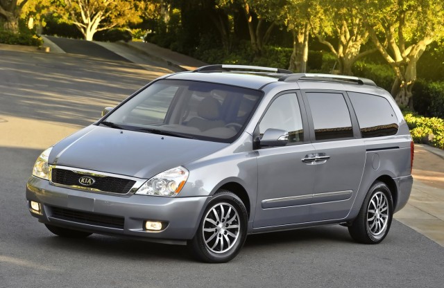 2013-kia-sedona_100389766_m.jpg