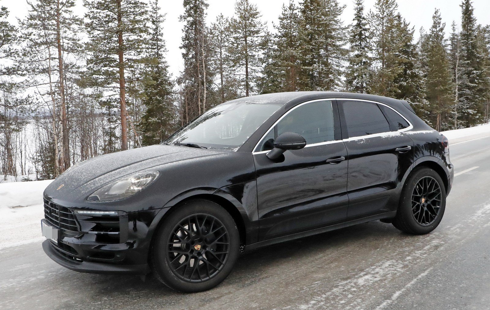 Side-Porsche-Macan-2018.jpg