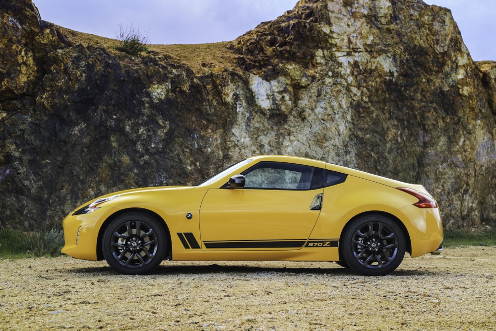 Side-Nissan-370Z-Heritage.jpg