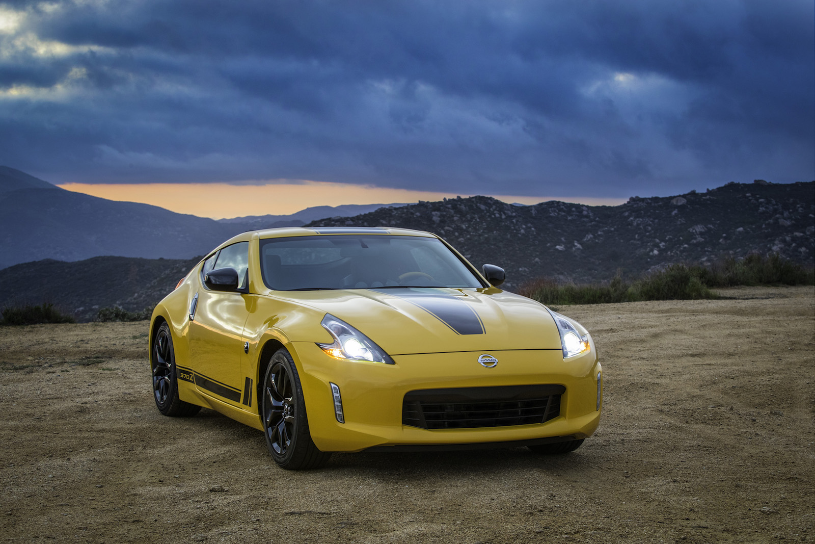 2018%20Nissan%20370Z%20Heritage%20Edition%20photo%206.jpg