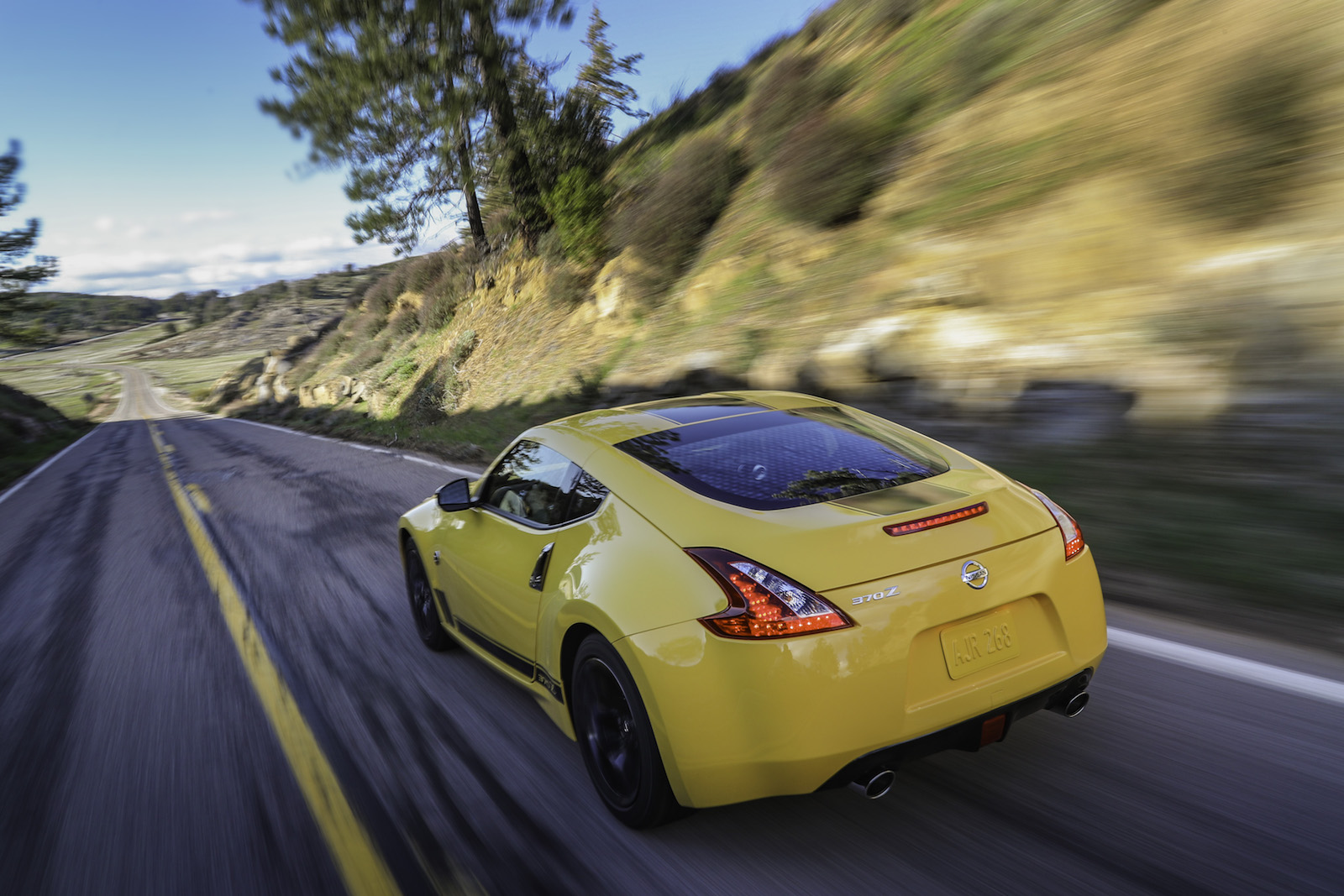 2018%20Nissan%20370Z%20Heritage%20Edition%20photo%2014.jpg