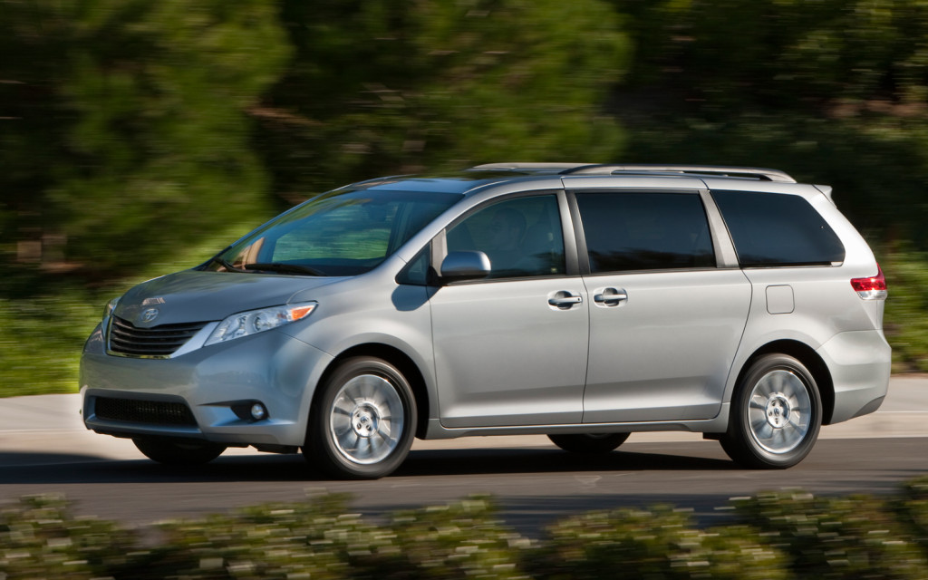 Toyota-Sienna-XLE-front-view-in-motion.jpg