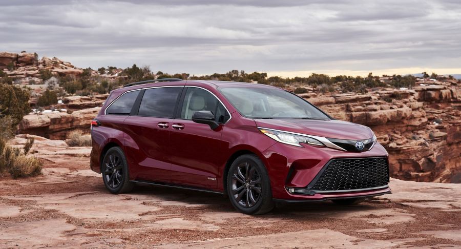 2021_toyota_sienna_wmadaat.jpg