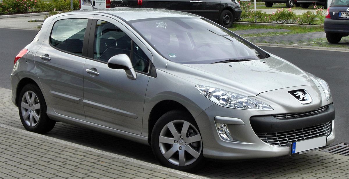 1200px-Peugeot_308_5-T%C3%BCrer_front.jpg