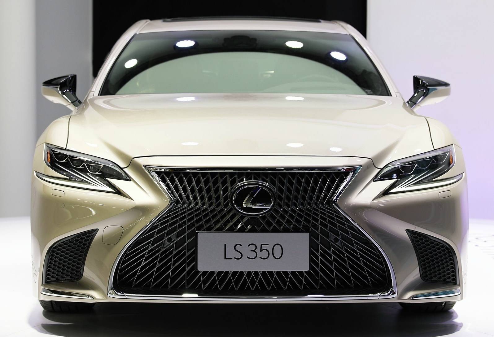 Interface-Lexus-LS-350-2018.jpg