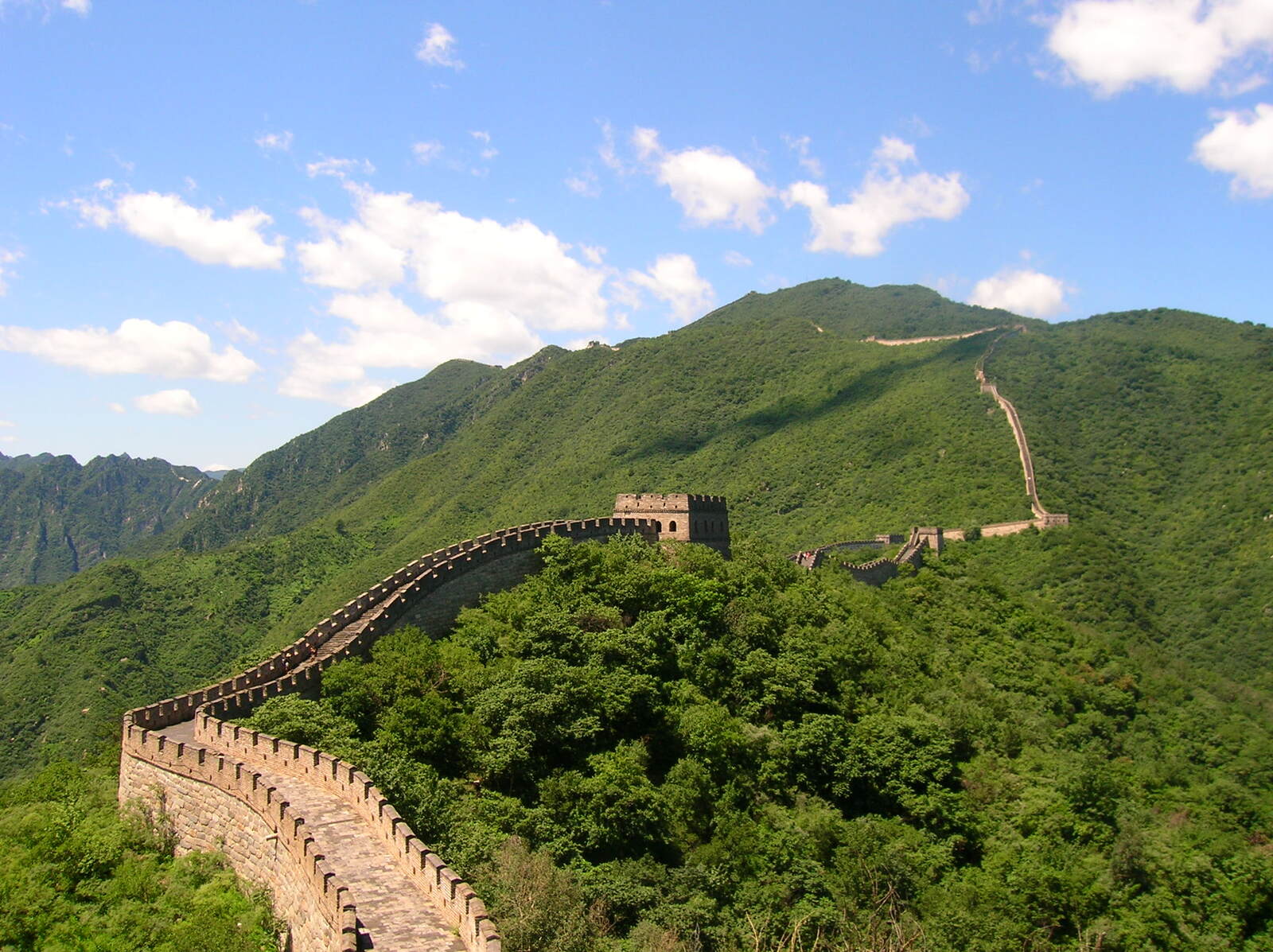 Great_Wall_of_China_July_2006.jpg