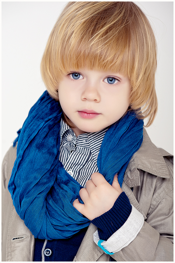 Sweet-and-handsome-boy-blonde-hair-wear-blue-scarf-most-beautiful-in-the-world-alamphoto.com_.jpg