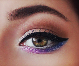 close-up-galaxy-inspired-eyeshadow.jpg