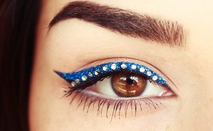 glitter-eyeliner-plus-rhinestones.jpg