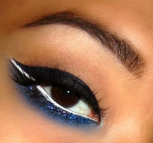 thick-navy-blue-liner-with-glitter-.jpg