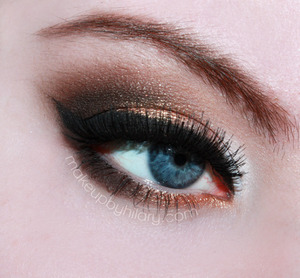 smokey-gold-eyes.jpg