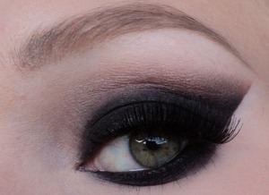 sexy-black-smokey-eyes.jpg