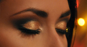 kim-kardashian-inspired-new-years-eve-eye-makeup.jpg