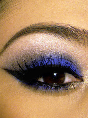 cobalt-blue-smokey-eye.jpg